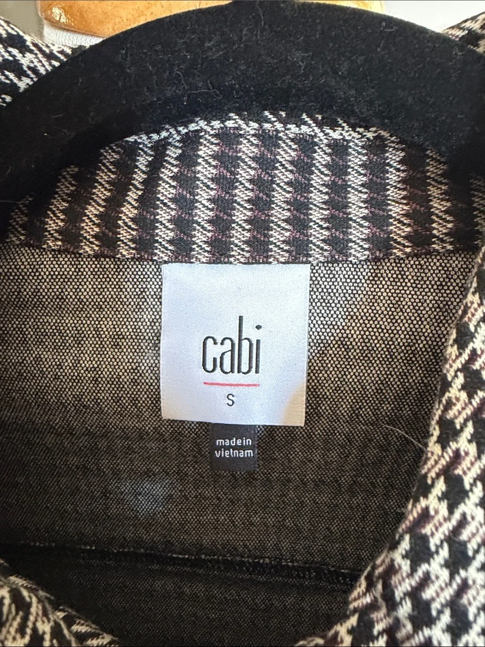 Cabi Houndstooth Zip-Front Jacket in Black and tan #4496